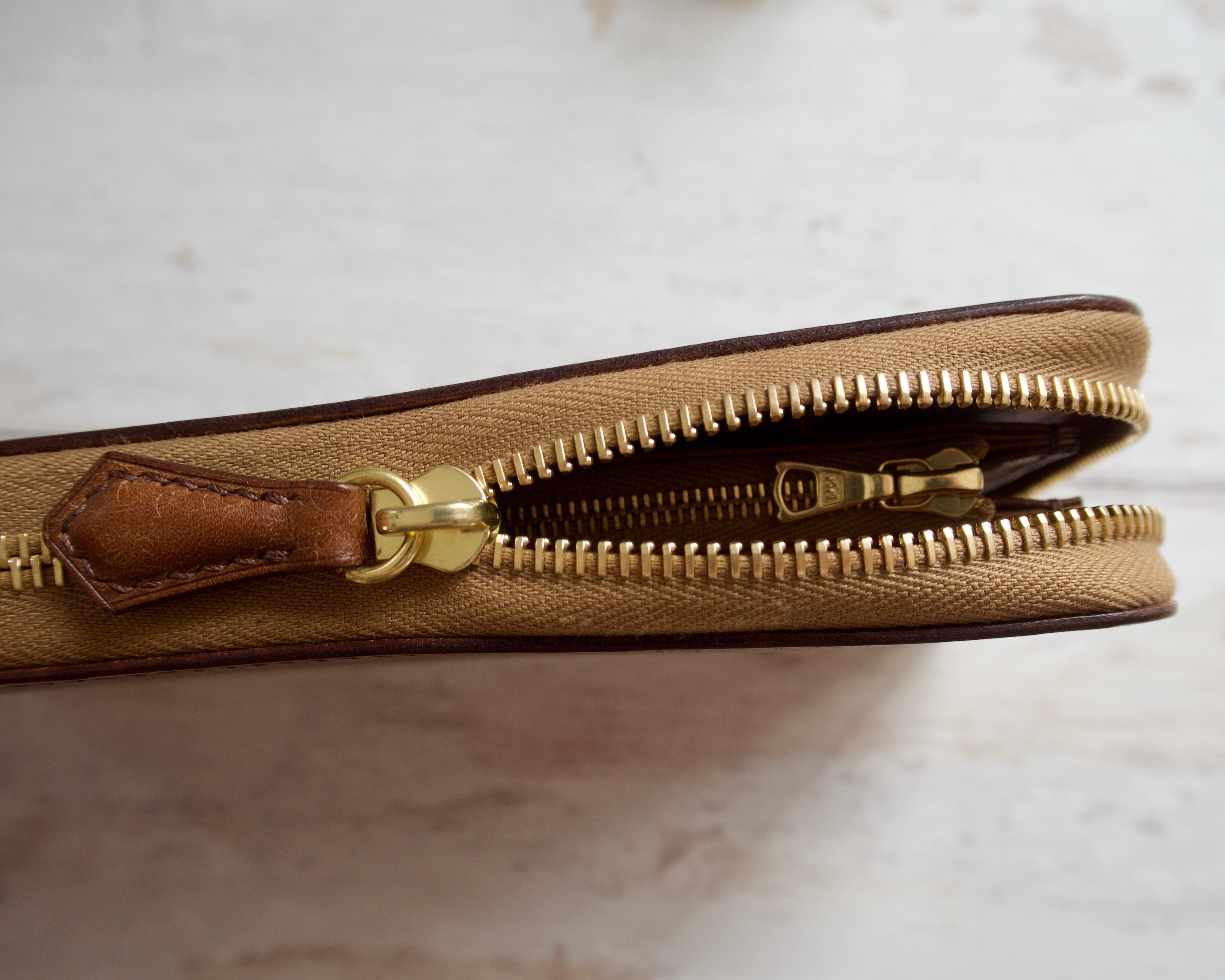 Zipper Clutch